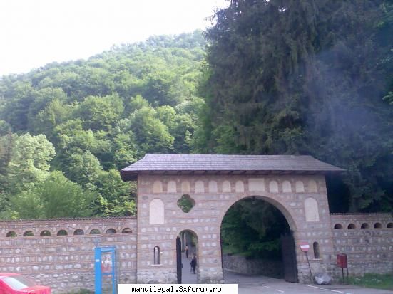 poze de la manastirea tisamana    ce e frumos si lui d-zeu ii place  :wink2: pozele mele ;)